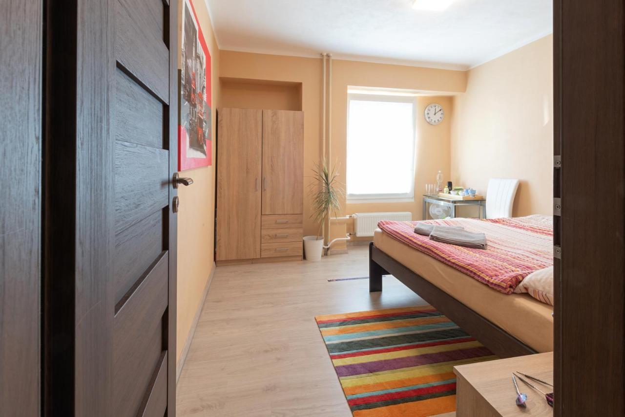 Cozy Room At Metro Station, Private Bathroom, 9Minutes Oldtown, 15Minutes Airport, Wifi Praga Exterior foto