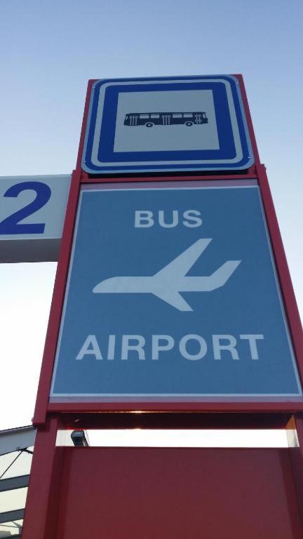 Cozy Room At Metro Station, Private Bathroom, 9Minutes Oldtown, 15Minutes Airport, Wifi Praga Exterior foto